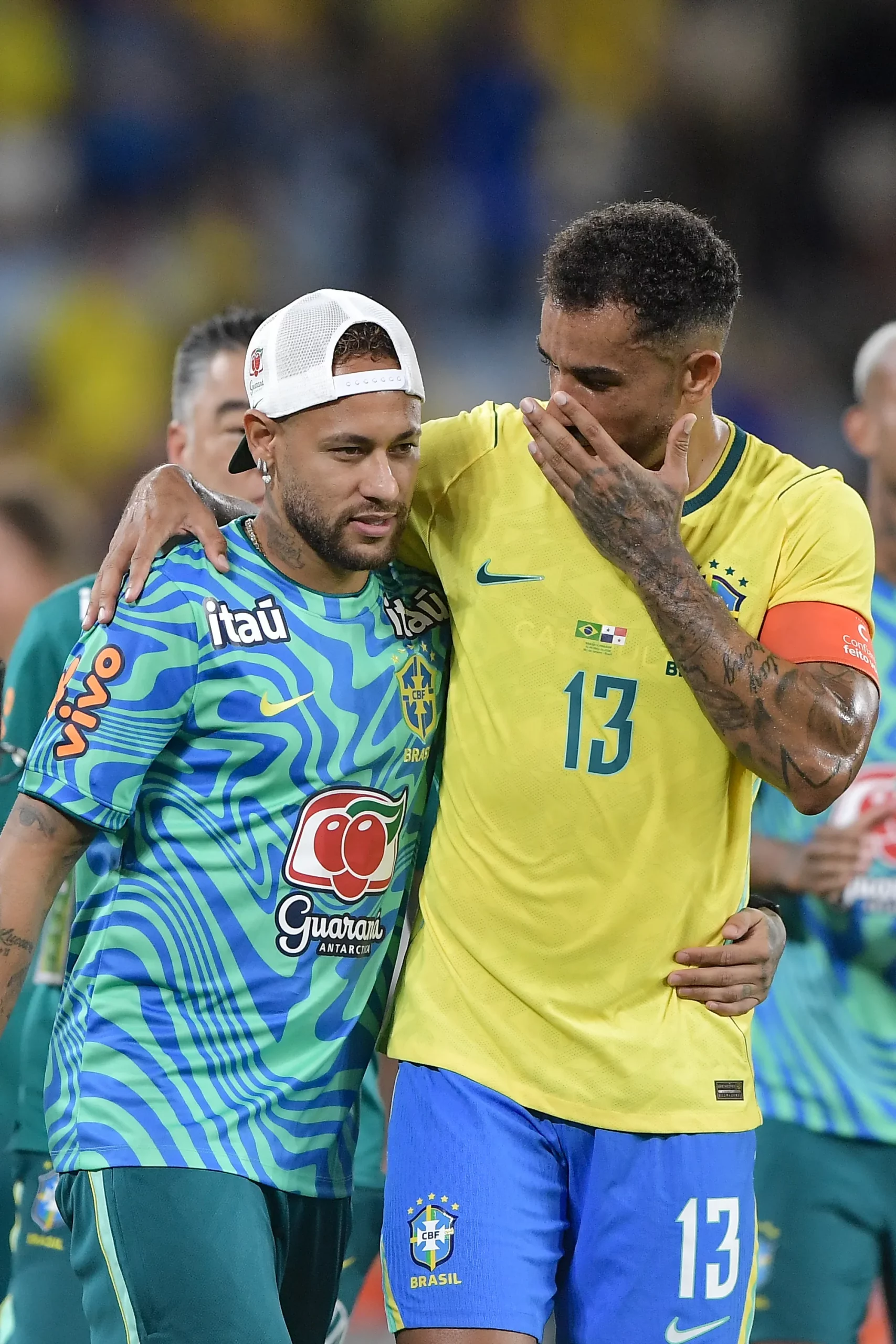 RJ – RIO DE JANEIRO – 31/05/2026 – AMISTOSO, SELECAO BRASILEIRA X PANAMA – Neymar e Danilo Jogadores do Selecao Brasileira comemoram vitoria ao final da partida contra o Panama no estadio Maracana pelo campeonato Amistoso. Foto: Thiago Ribeiro/AGIF
