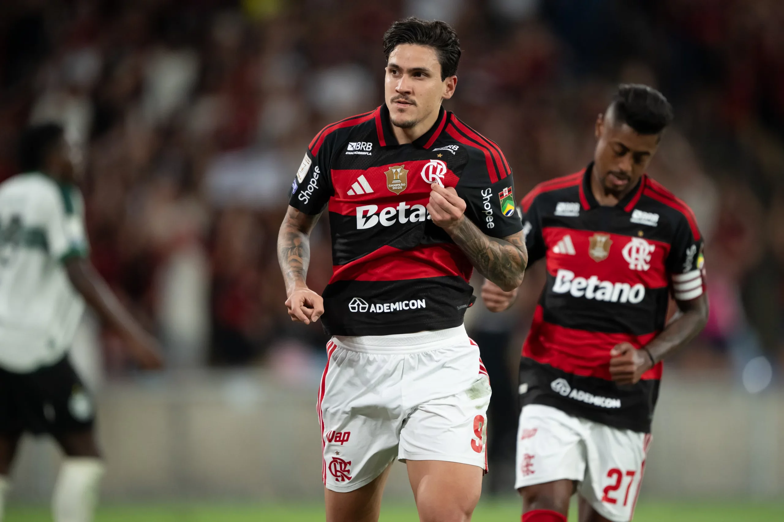 RJ – RIO DE JANEIRO – 30/05/2026 – BRASILEIRO A 2026, FLAMENGO X CORITIBA – Pedro jogador do Flamengo comemora seu gol durante partida contra o Coritiba no estadio Maracana pelo campeonato Brasileiro A 2026. Foto: Jorge Rodrigues/AGIF