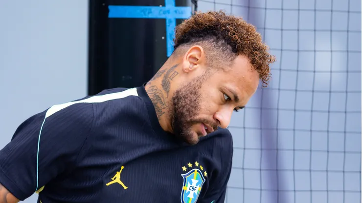 Neymar Jr jogador do Selecao Brasileira durante chegada do time para treino no Centro de Treinamento CT Columbia Park. Foto: Rodolfo Buhrer/AGIF