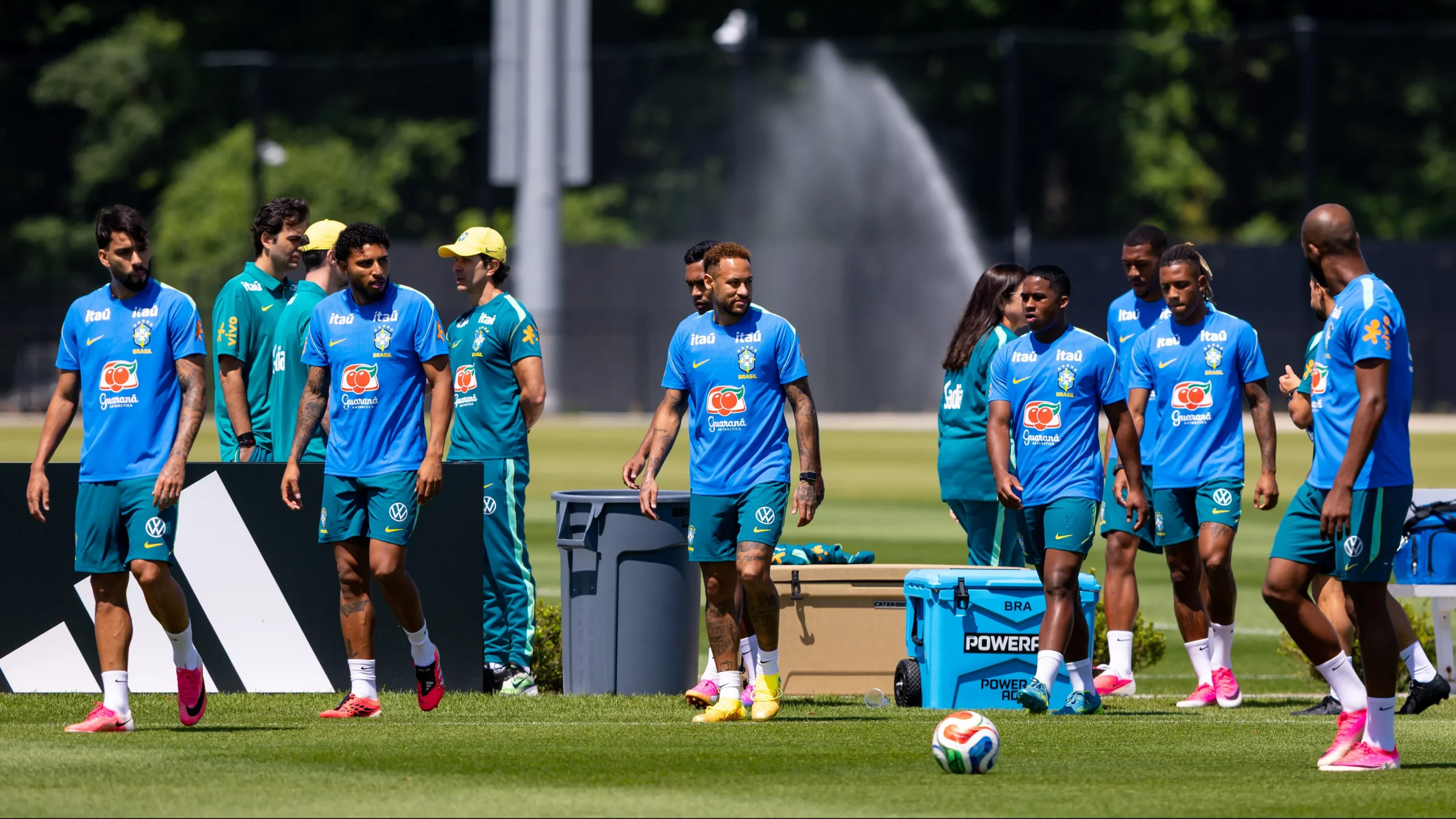 Neymar participou dos treinamentos - Foto: Rodolfo Buhrer/AGIF.
