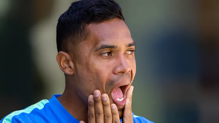 Alex Sandro deve ser reserva em Escócia x Brasil - Foto: Rodolfo Buhrer/AGIF