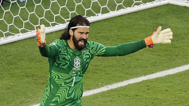 Alisson Becker em Brasil x Japão. (Photo by Michael Reaves/Getty Images)