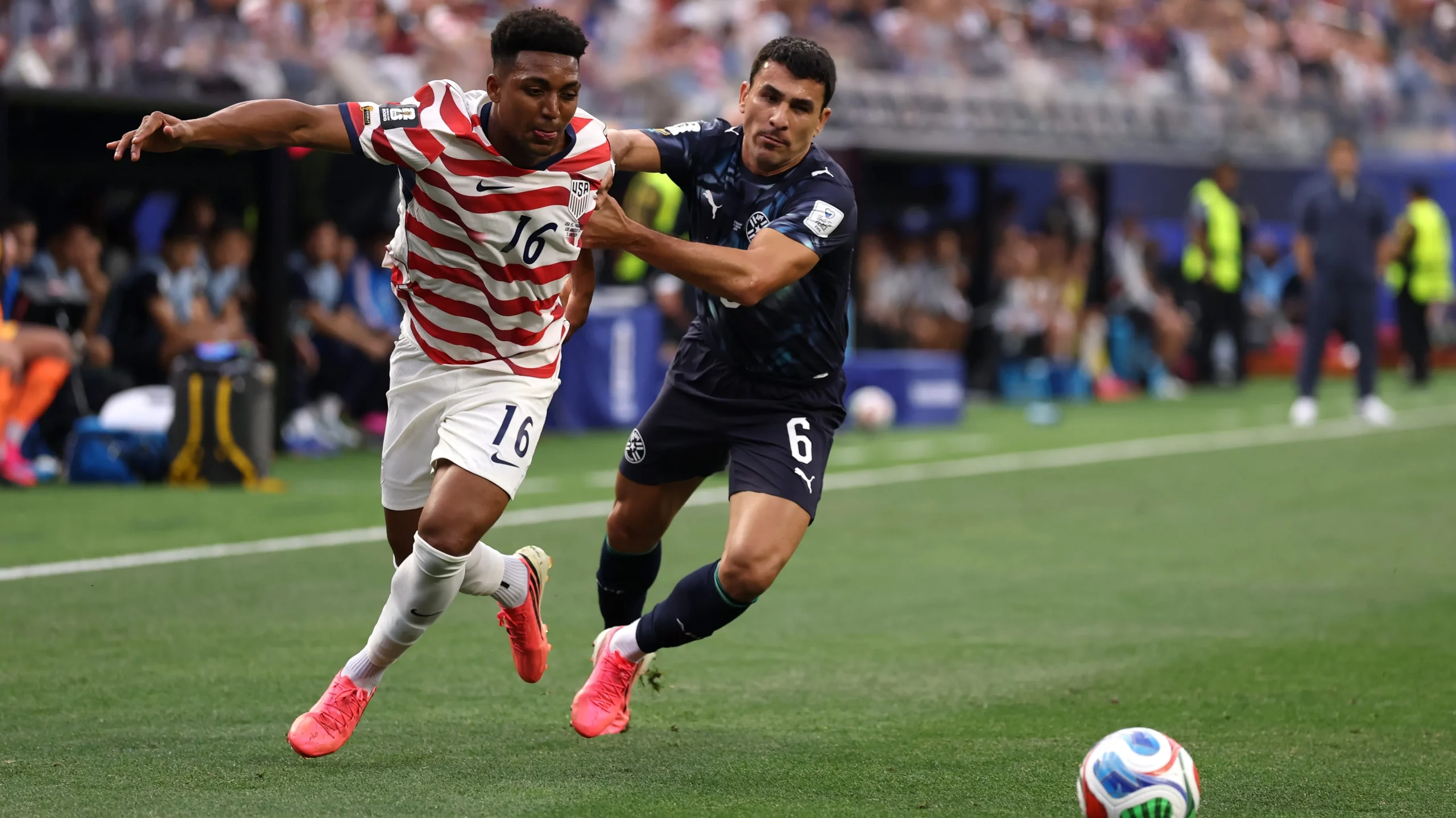 Junior Alonso, zagueiro em Estados Unidos x Paraguai
