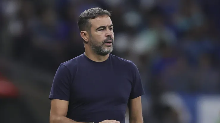 Treinador espera por novidades no elenco