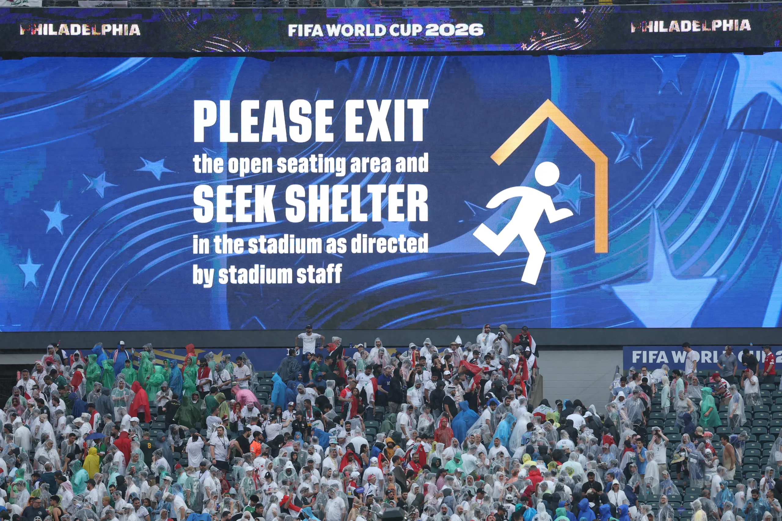 O aviso de chuva no Estádio. Photo by Dan Mullan/Getty Images