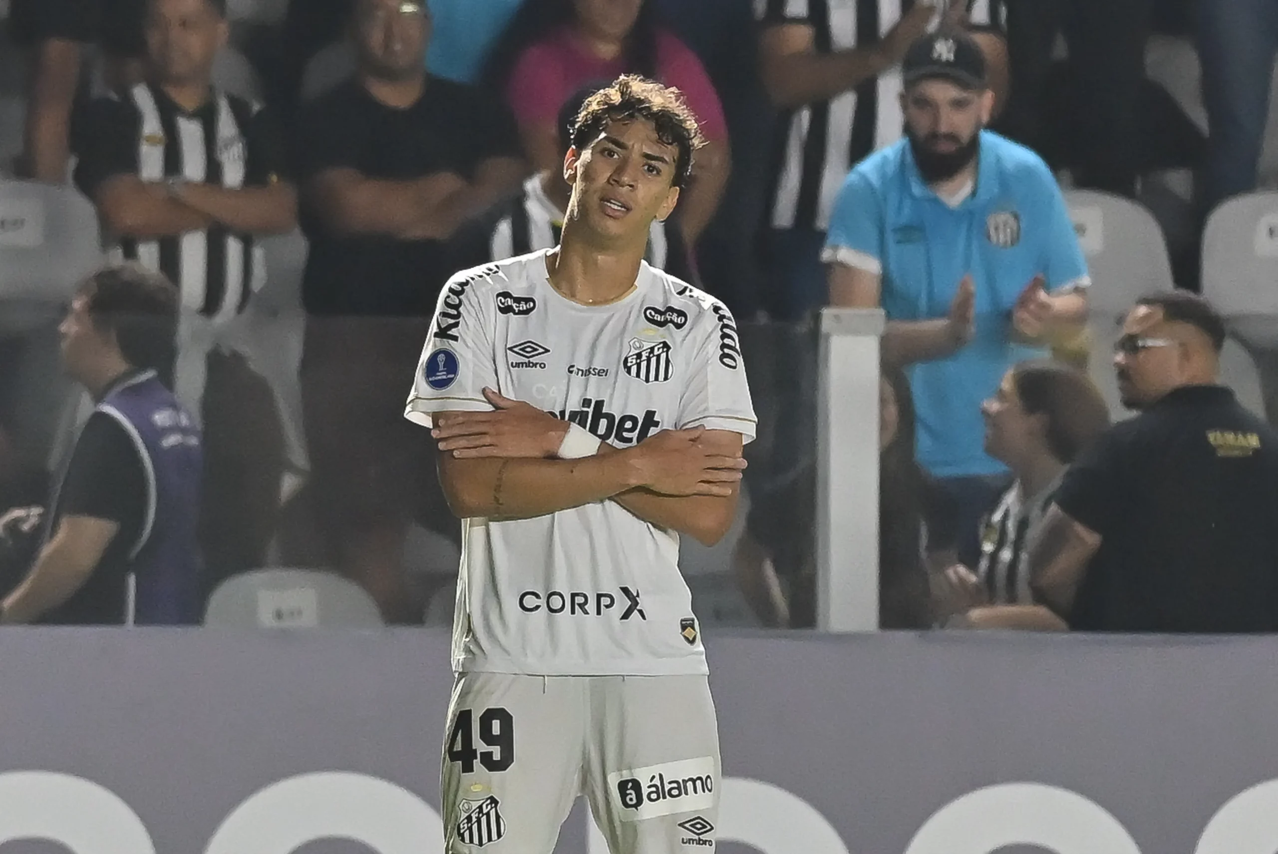 Bontempo celebra gol pelo Peixe. Foto: Jota Erre/AGIF