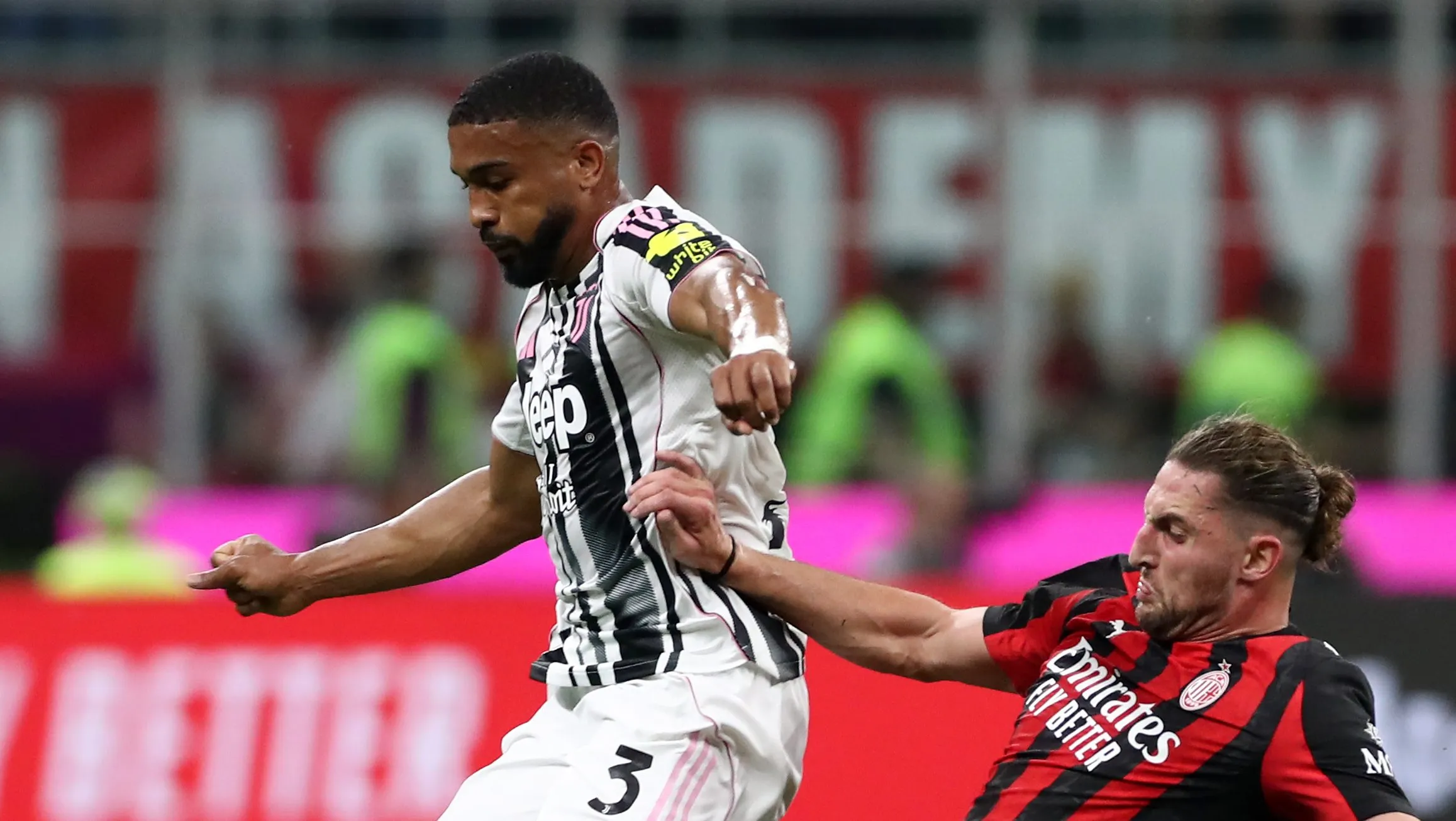 Foto: Marco Luzzani/Getty Images – Bremer em campo pela Juventus contra o Milan.