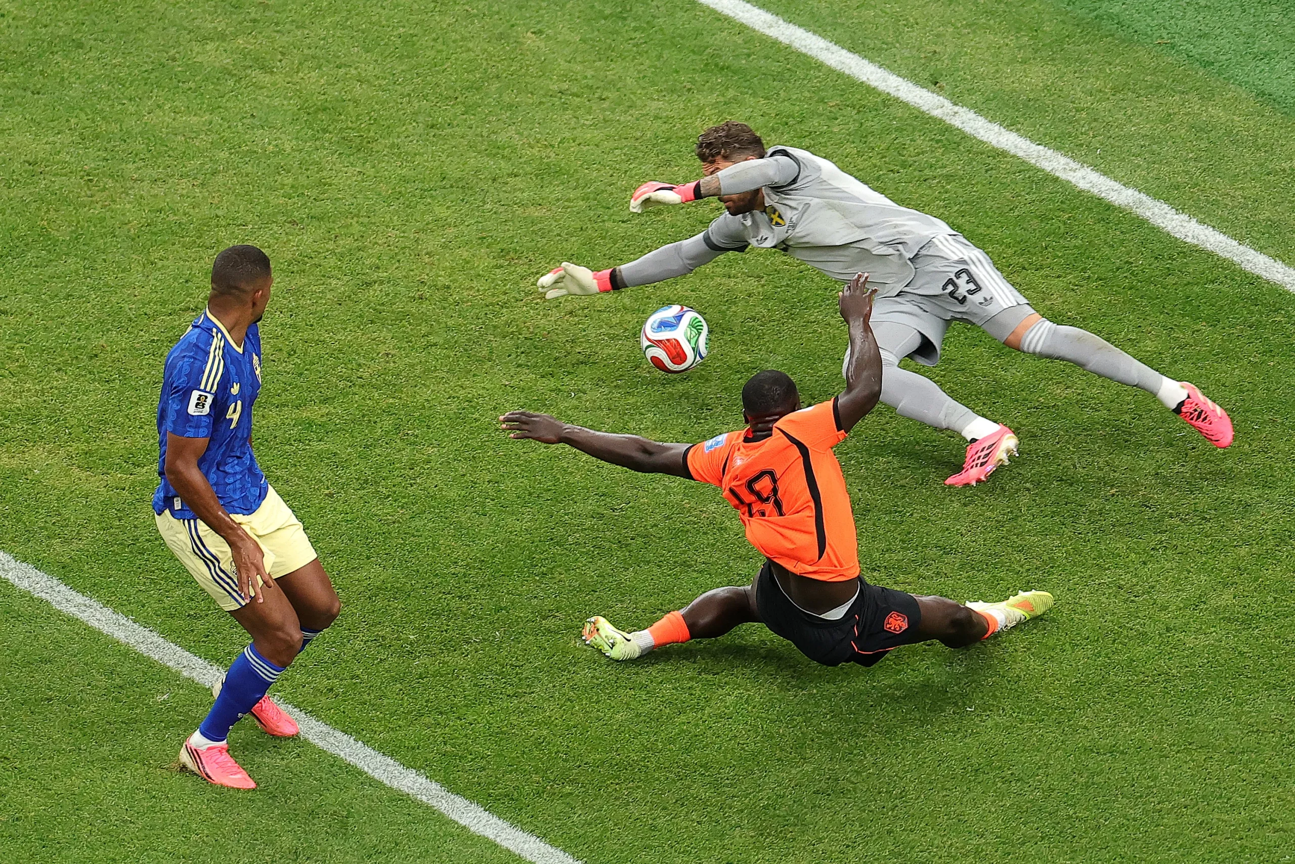HOUSTON, TEXAS – JUNE 20: Brian Brobbey #19 of the Netherlands scores his team’s second goal during the FIFA World Cup 2026 Group F match between Netherlands and Sweden at Houston Stadium on June 20, 2026 in Houston, Texas. (Photo by Alex Slitz/Getty Images)