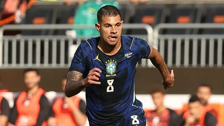 Brun Guimarães em ação no comando do meio-campo da Seleção - (Photo by Kirk Irwin/Getty Images)