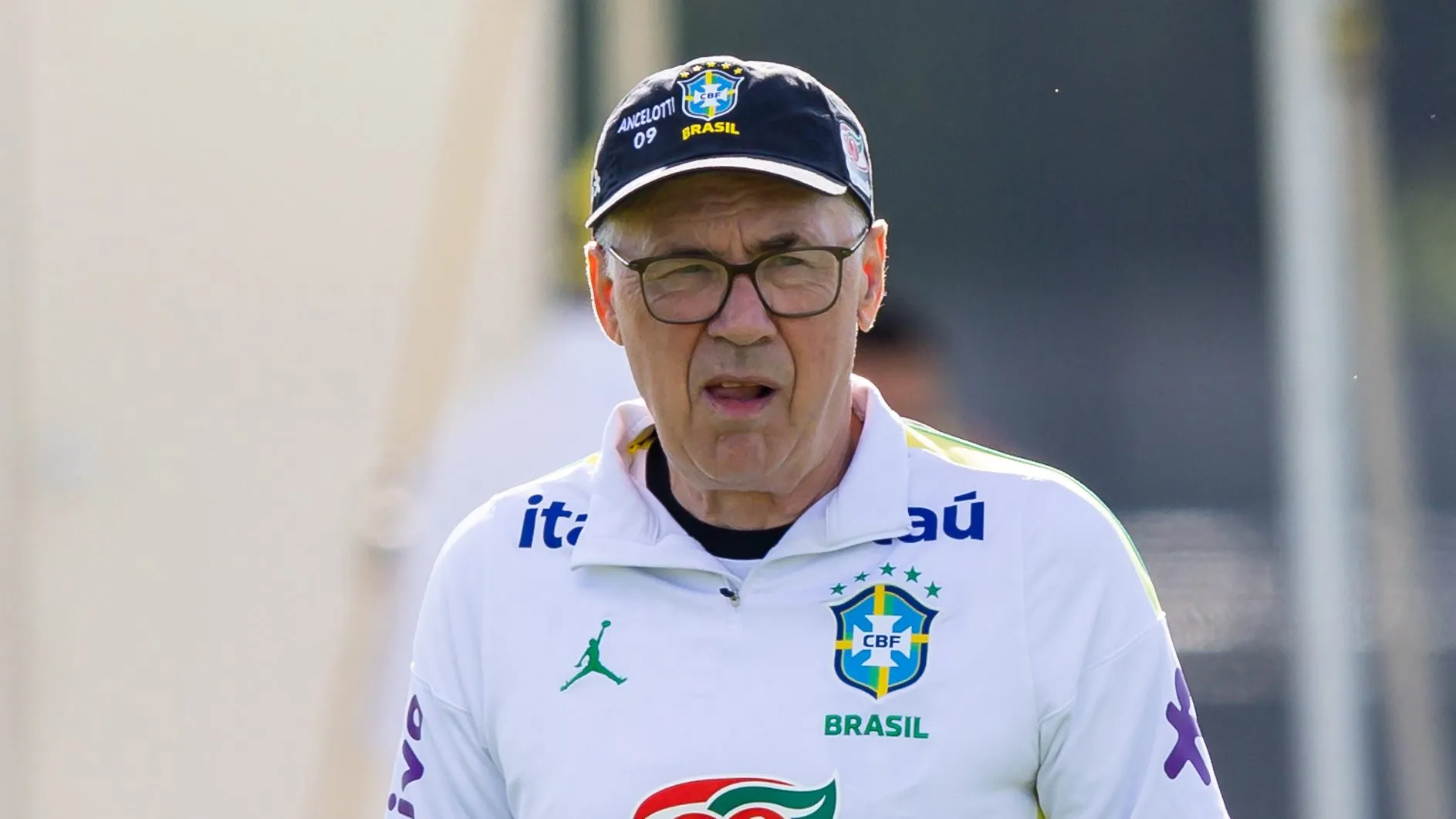 Ancelotti durante treino da Seleção Brasileira, nos Estados Unidos – Foto: Rodolfo Buhrer/AGIF