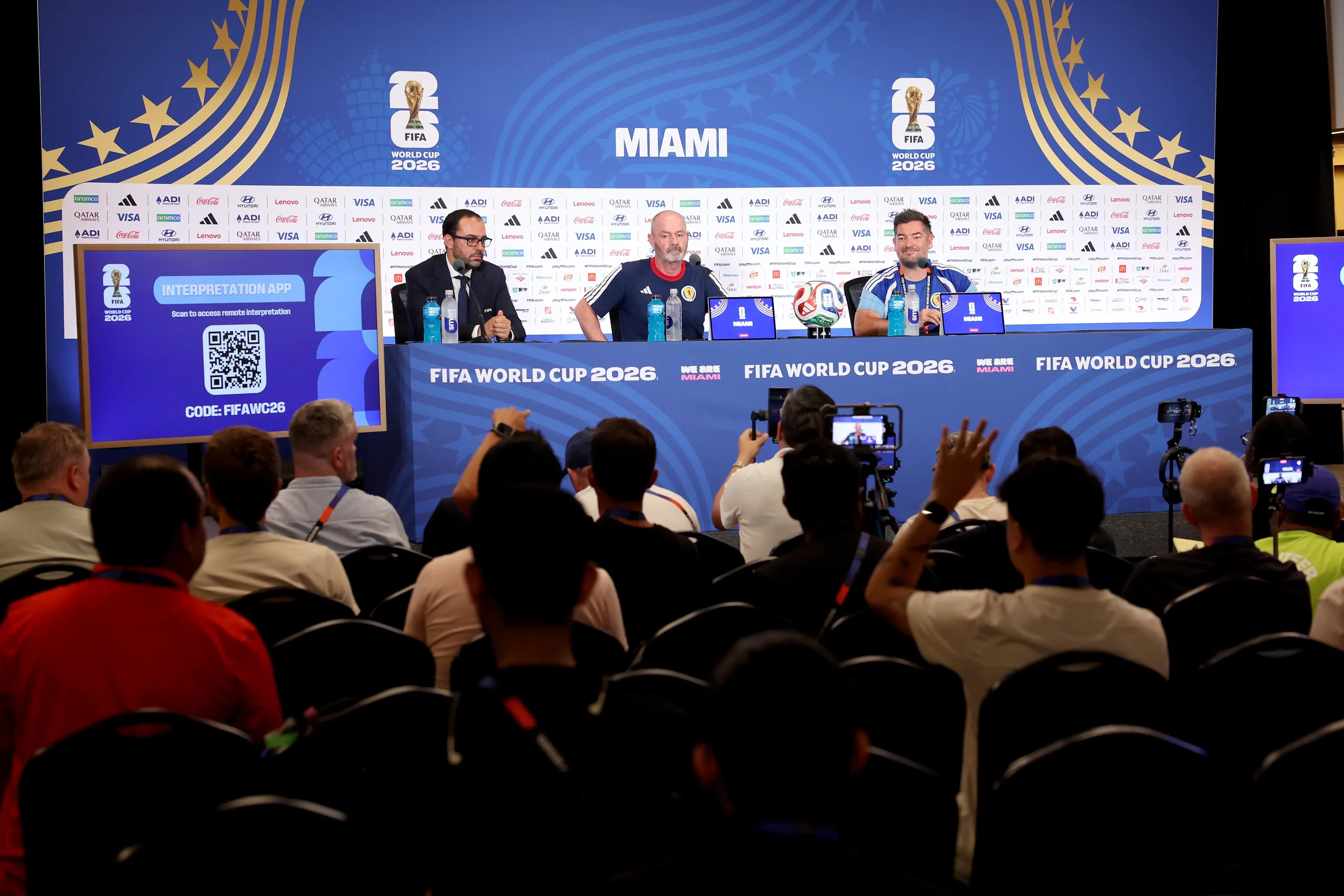 Treinador durante coletiva. Photo by Leonardo Fernandez/Getty Images