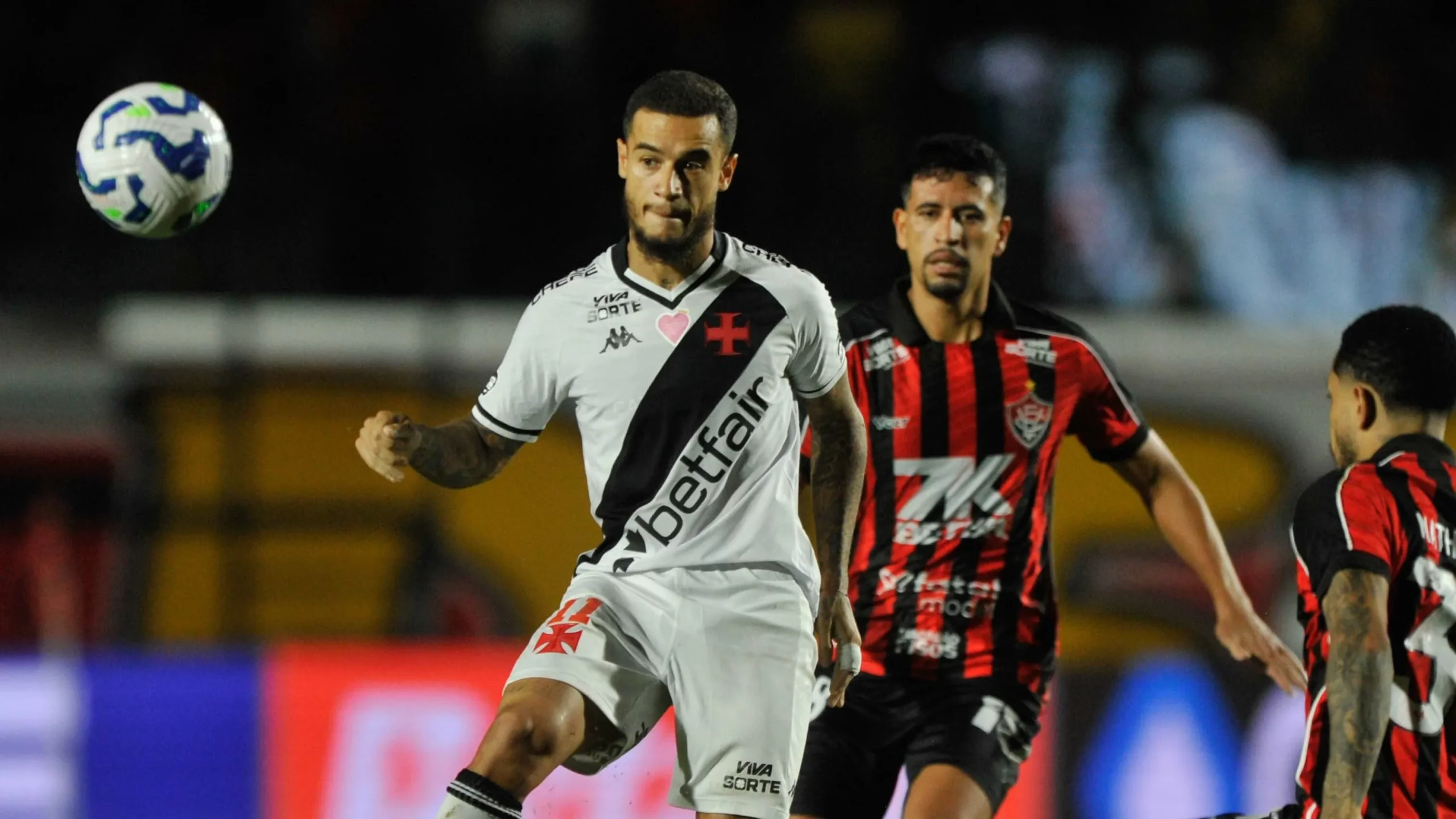 Foto: Jhony Pinho/AGIF – Philippe Coutinho em ação pelo Vasco.