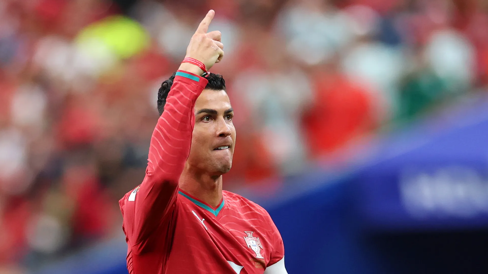 Cristiano Ronaldo comemorando pela Seleção Portuguesa – Foto: Michael Steele/Getty Images