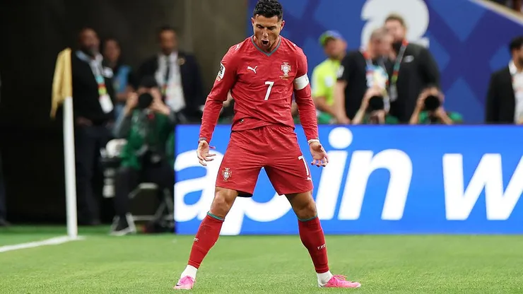 Cristiano Ronaldo, #7 de Portugal, celebra gol durante o jogo contra o Uzbequistão, pelo Group K. Photo by Charlotte Wilson/Getty Images
