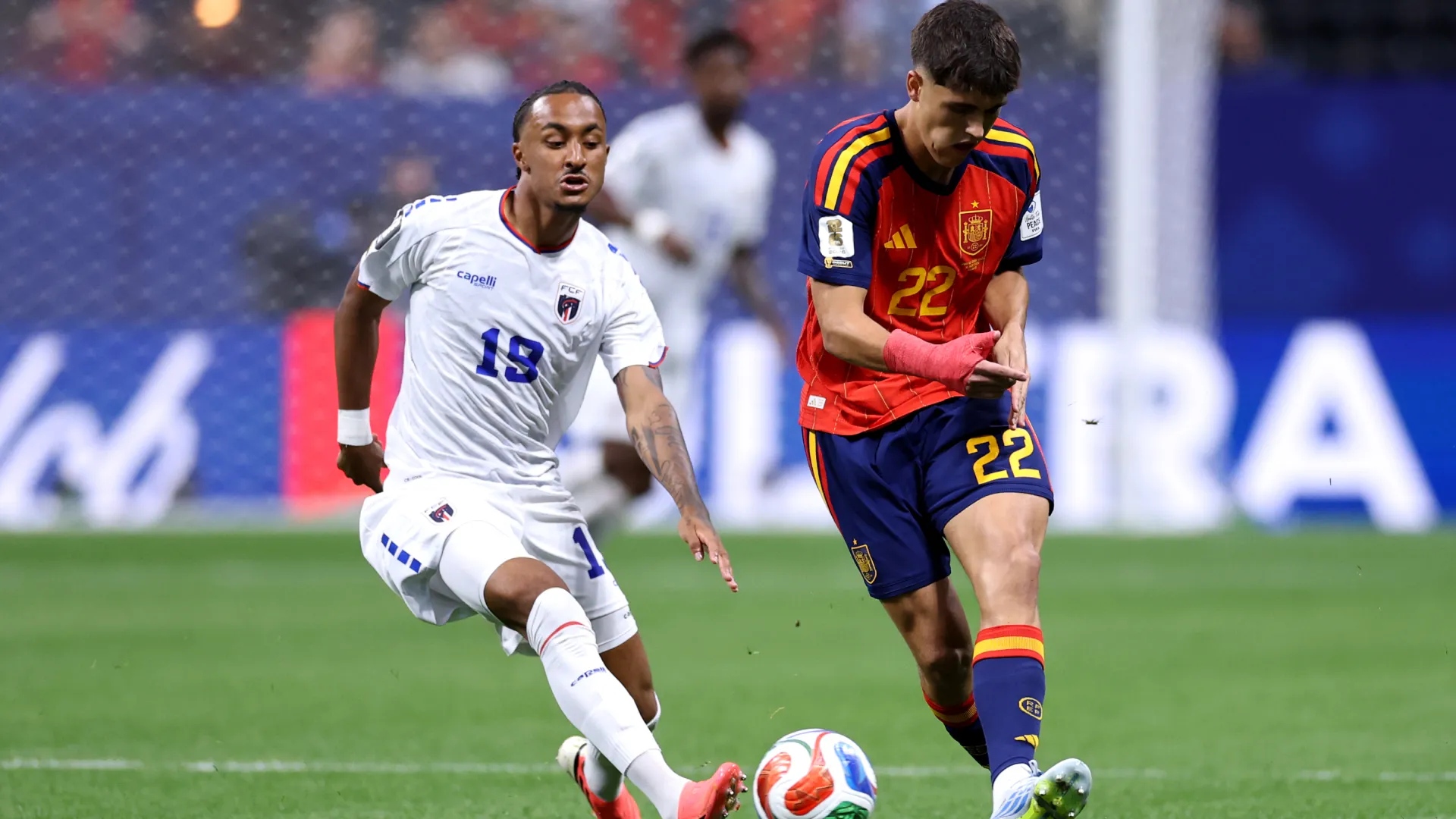 Espanha tropeçou na estreia da Copa do Mundo – Foto: Buda Mendes/Getty Images