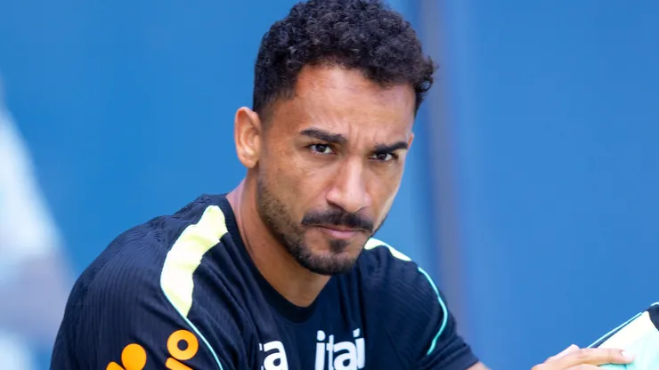 Danilo pode pintar como uma das mudanças de Ancelotti - Foto: Rodolfo Buhrer/AGIF