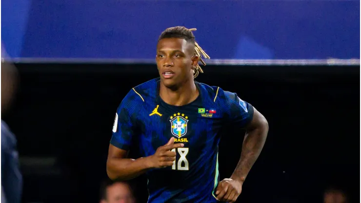 Danilo durante jogo da Copa