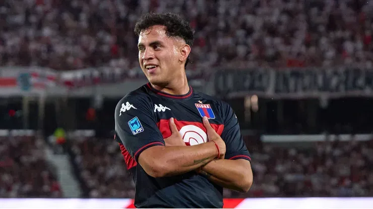 Flamengo avança por atacante argentino