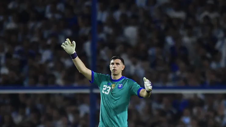 Dibu assustou a todos em um treino. Photo by Marcelo Endelli/Getty Images