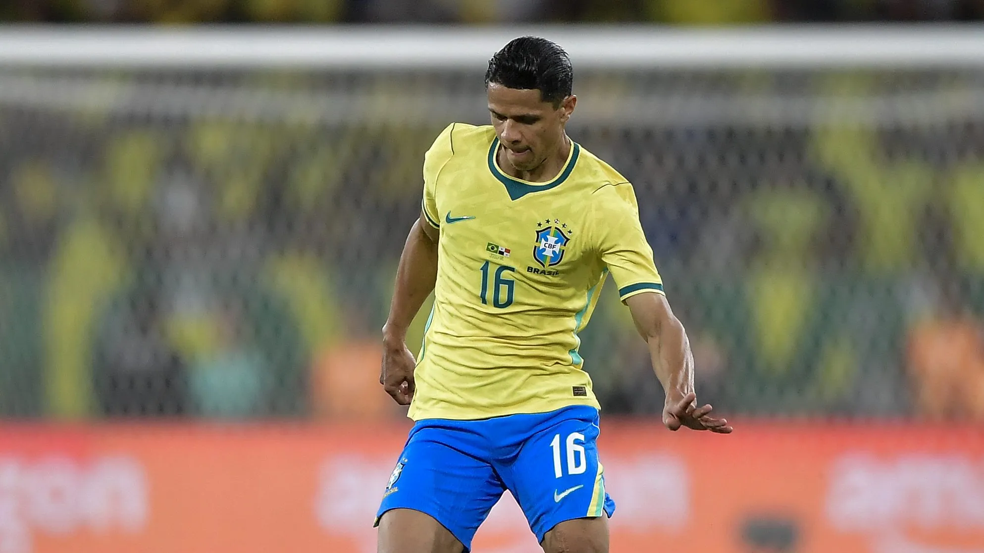 RJ – RIO DE JANEIRO – 31/05/2026 – AMISTOSO, SELECAO BRASILEIRA X PANAMA – Douglas Santos jogador do Selecao Brasileira durante partida contra o Panama no estadio Maracana pelo campeonato Amistoso. Foto: Thiago Ribeiro/AGIF