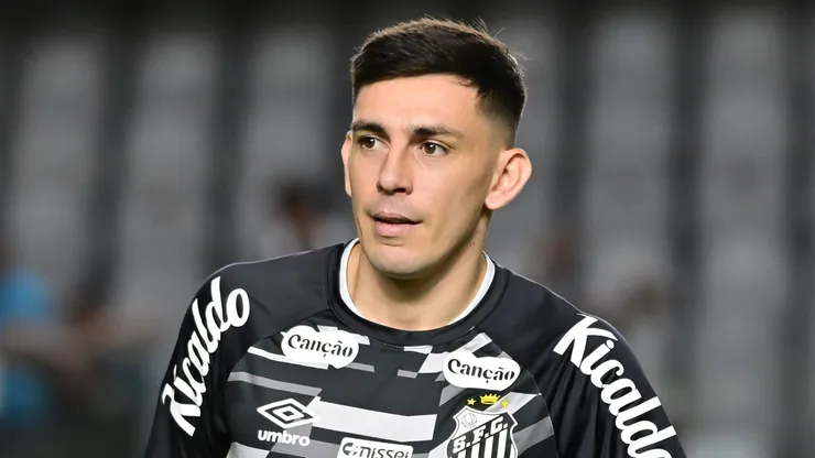Escobar negocia a permanência no Santos