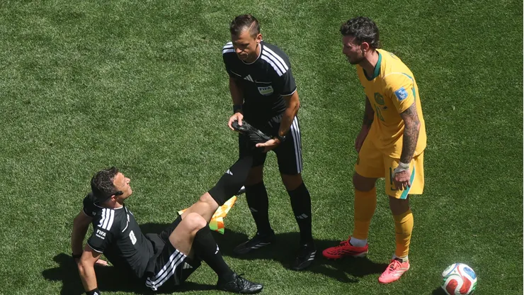 Felix Zwayer sentiu durante o jogo. Photo by Alex Grimm/Getty Images
