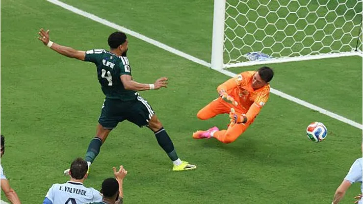 Fernando Muslera em Arábia Saudita x Uruguai. (Photo by Molly Darlington/Getty Images)