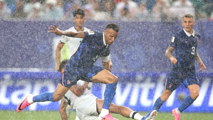 O 1° tempo já contou com forte chuva. Photo by Kevin C. Cox/Getty Images