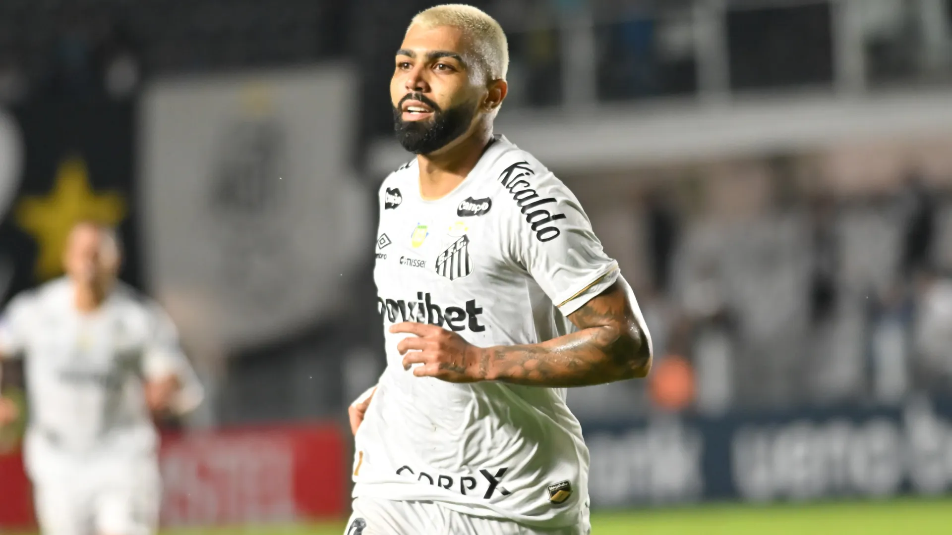 Gabigol marcará presença com o Santos em Portugal – Foto: Jota Erre/AGIF