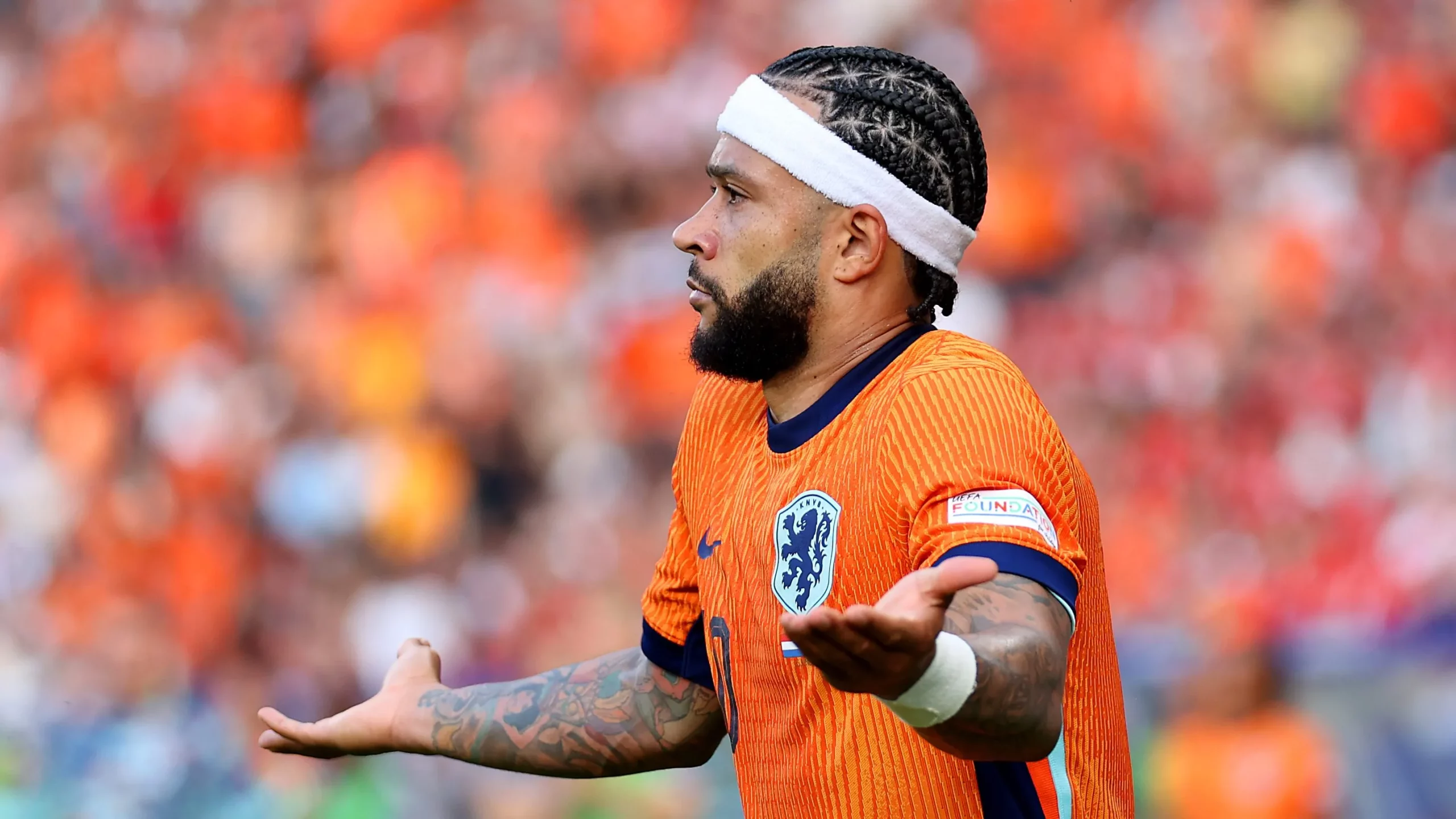 Memphis Depay em campo pela seleção da Holanda. (Photo by Julian Finney/Getty Images)