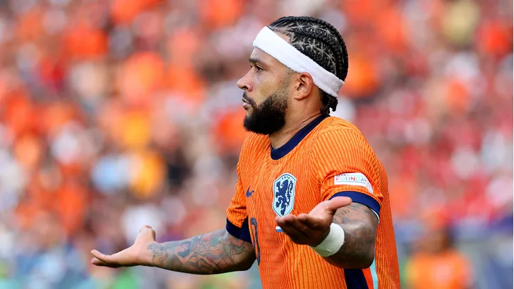 Memphis Depay em campo pela seleção da Holanda. (Photo by Julian Finney/Getty Images)