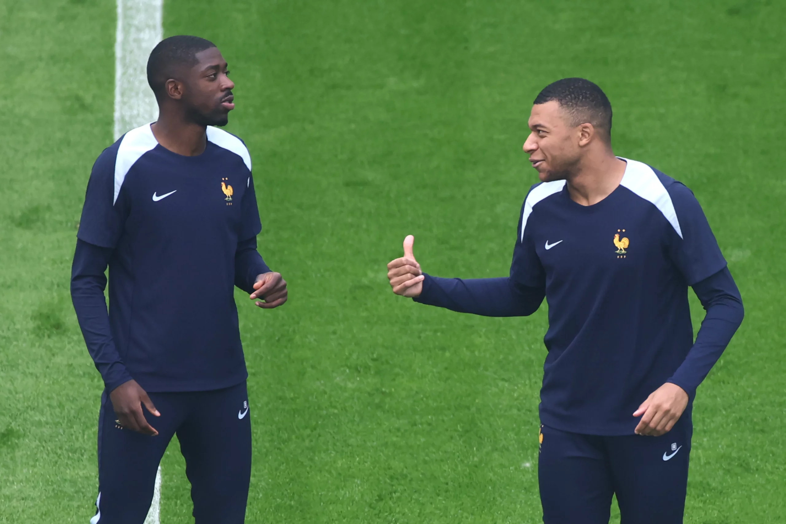 Dembélé e Mbappé durante treino da França. Foto: Alex Grimm/Getty Images