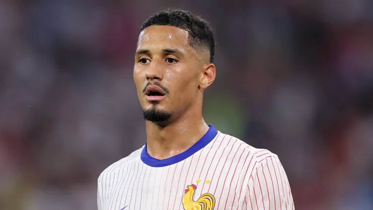 Saliba é titular da França há alguns anos