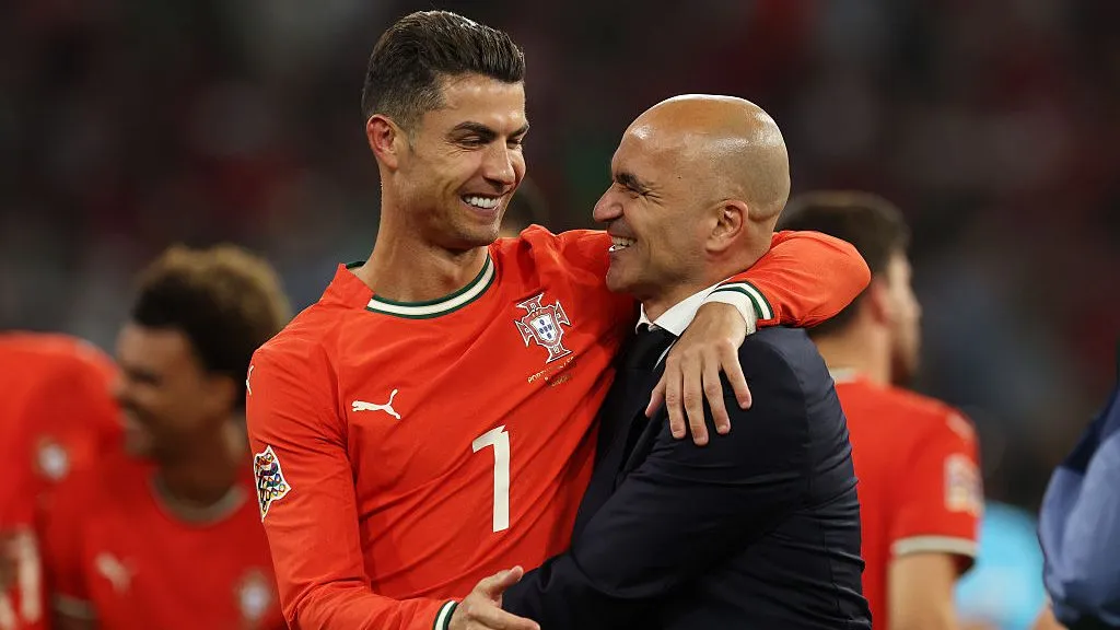 Cristiano Ronaldo e Roberto Martínez (Photo by Alexander Hassenstein/Getty Images)