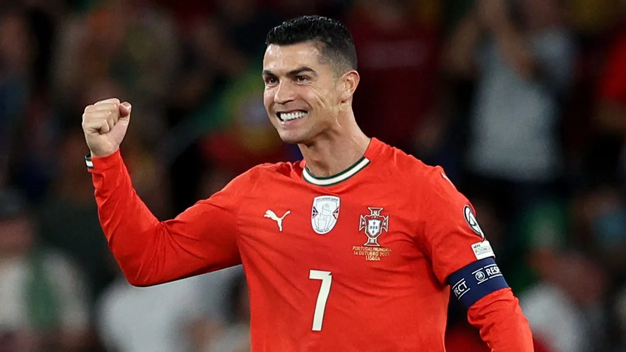 Cristiano Ronaldo em campo pela seleção de Portugal. (Photo by Carlos Rodrigues/Getty Images)