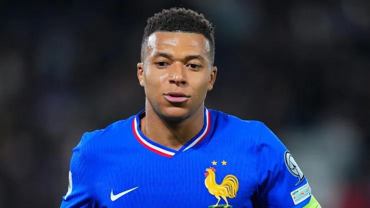 Mbappé durante amistoso com a Seleção