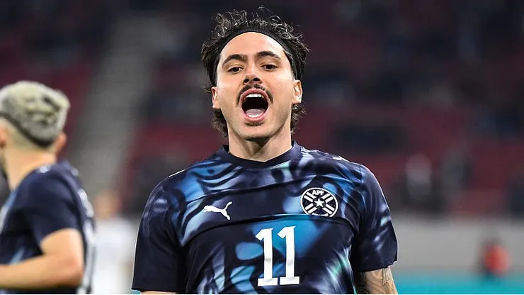 Maurício em campo pela seleção do Paraguai. (Photo by Milos Bicanski/Getty Images)