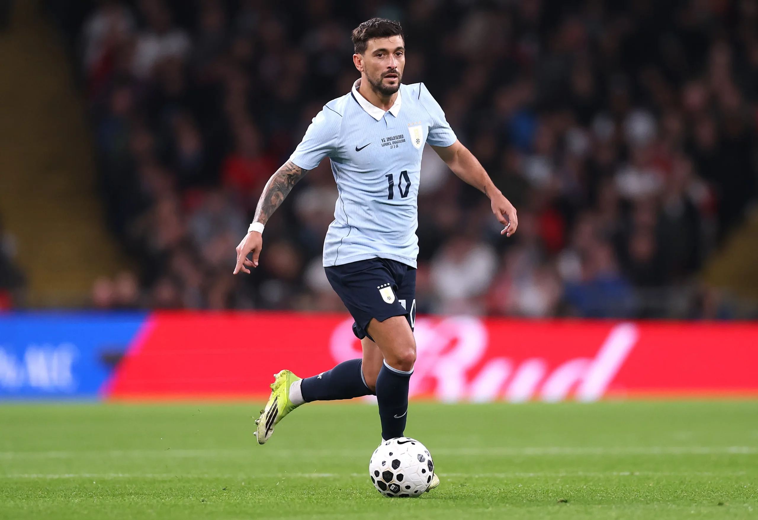 LONDON, ENGLAND – MARCH 27: Giorgian de Arrascaeta of Uruguay controls the ball during the international friendly match between England and Uruguay at Wembley Stadium on March 27, 2026 in London, England. (Photo by Ryan Pierse/Getty Images)