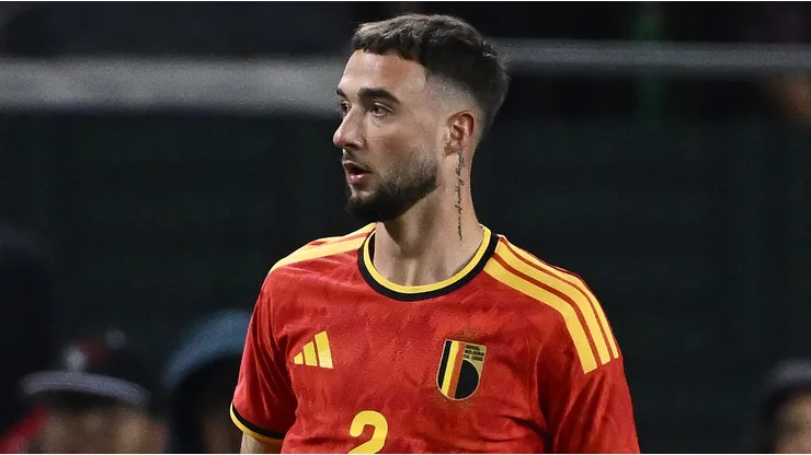 Zagueiro Zeno Degast fala sobre "nova função" após se lesionar na Bélgica
