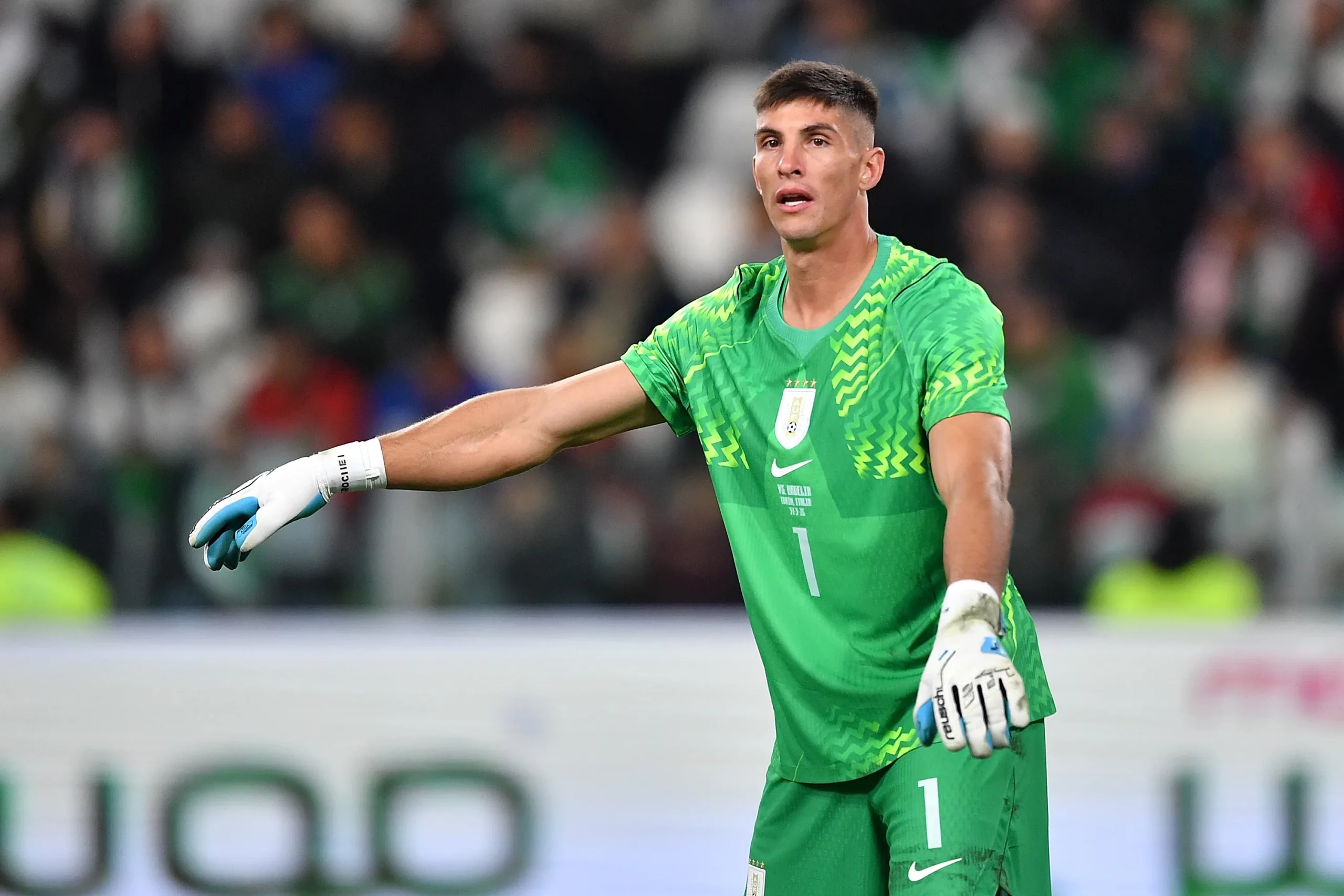 Sergio Rochet em ação durante um amistoso internacional entre Argélia e Uruguai.  (Photo by Valerio Pennicino/Getty Images)