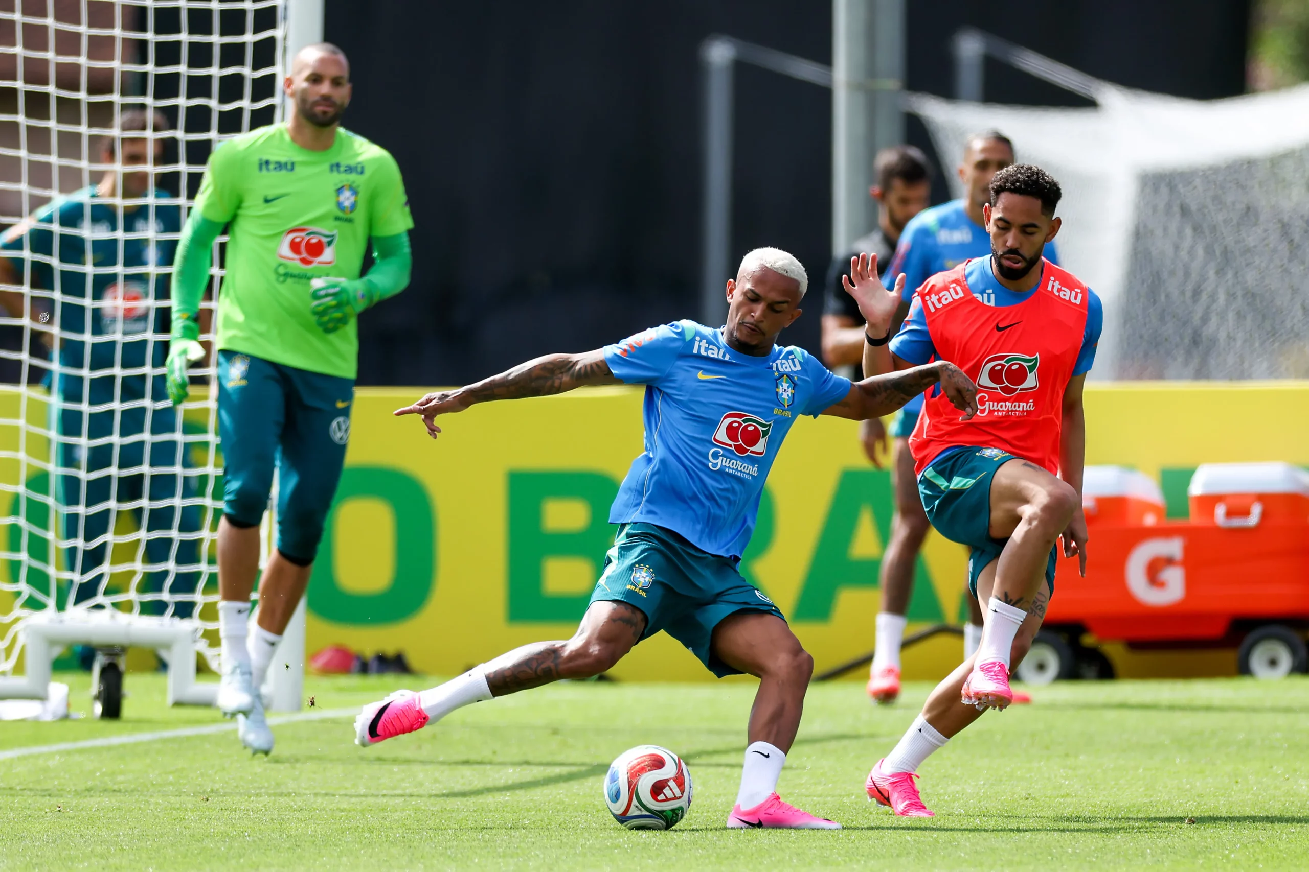 TERESOPOLIS, BRAZIL – MAY 28: Wesley (C) and Matheus Cunha of Brazil in action during a training session of the Brazilian national football team at the squad’s Granja Comary training complex on May 28, 2026 in Teresopolis, Brazil. (Photo by Buda Mendes/Getty Images)