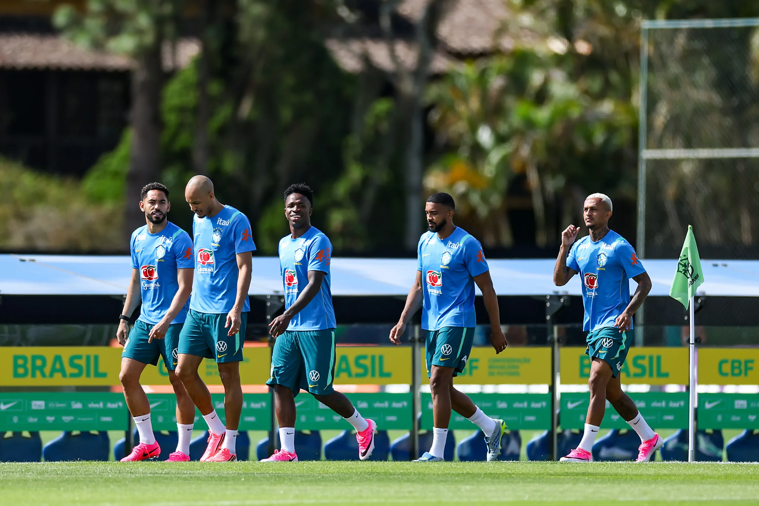 TERESOPOLIS, BRAZIL – MAY 28: Vinicius Jr of Brazil walks with his teammates during a training session of the Brazilian national football team at the squad’s Granja Comary training complex on May 28, 2026 in Teresopolis, Brazil. (Photo by Buda Mendes/Getty Images)