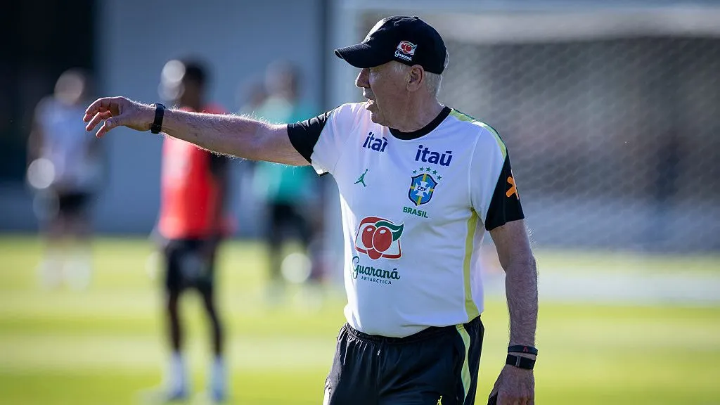 Carletto treina a Seleção de olho no retorno de Ney –  (Photo by Ira L. Black/Getty Images)