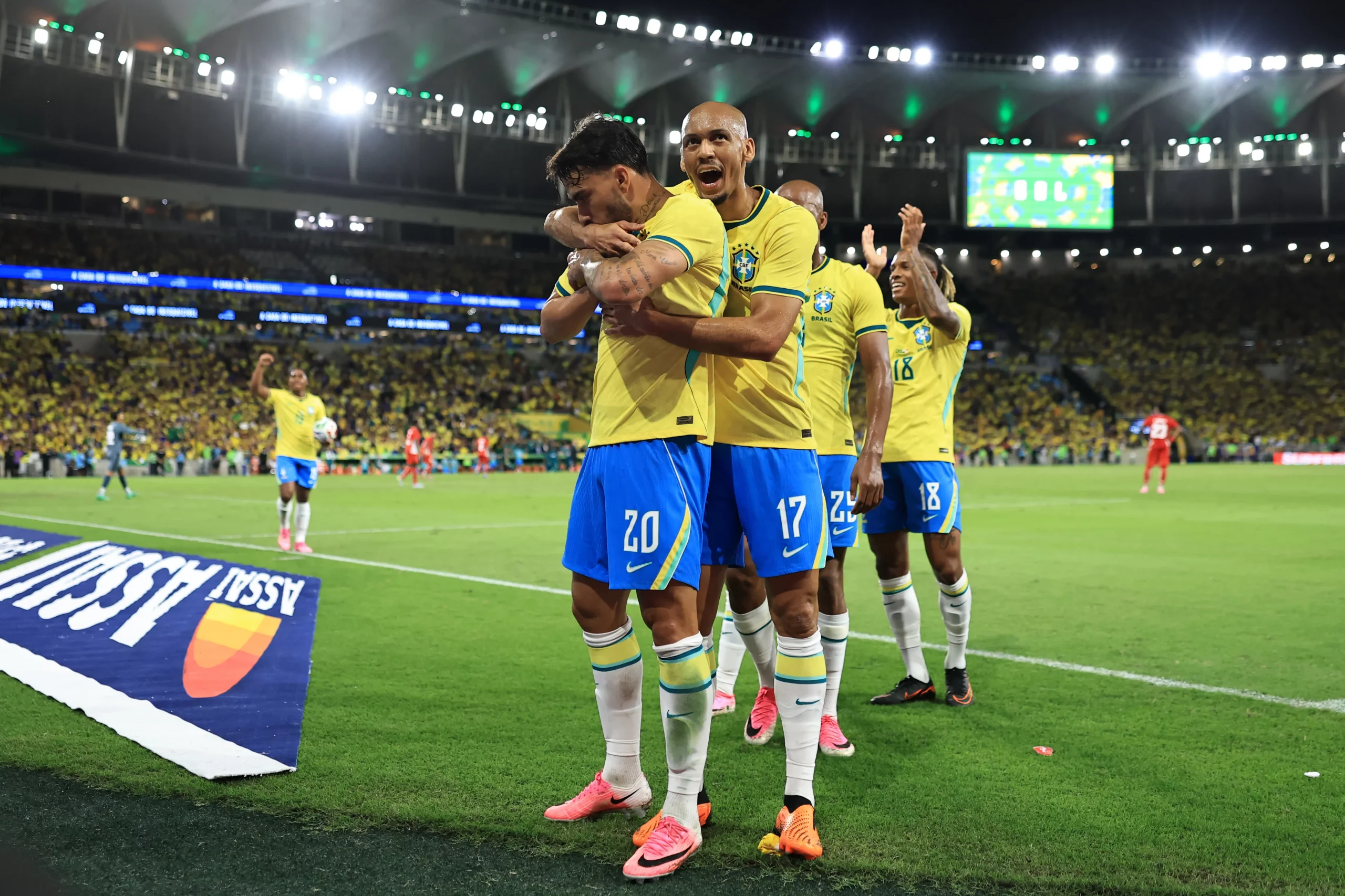 Fabinho comemorando com Paquetá – Foto: Buda Mendes/Getty Images