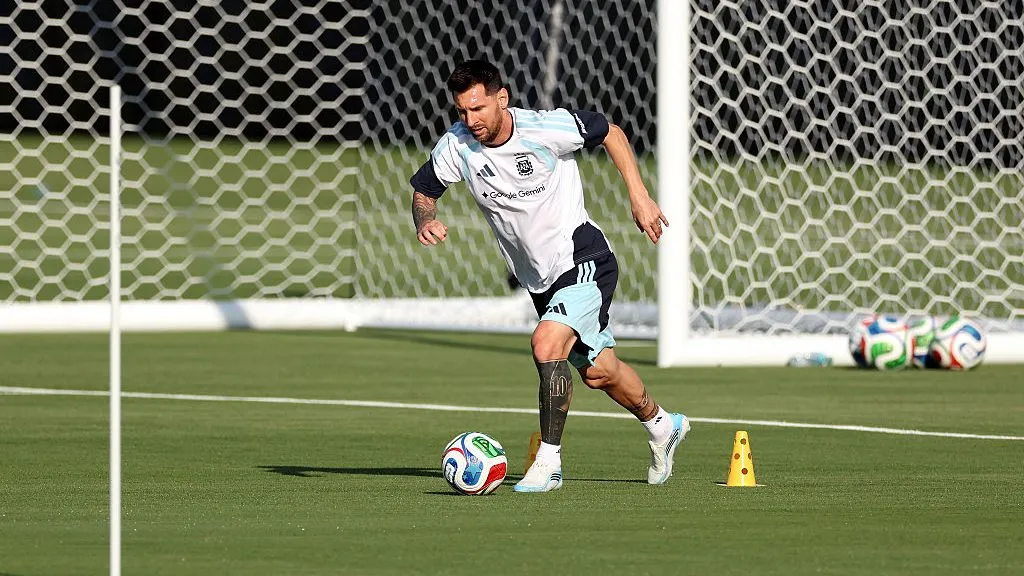 Messi treina para manter a Argentina no Topo  (Photo by Jamie Squire/Getty Images)