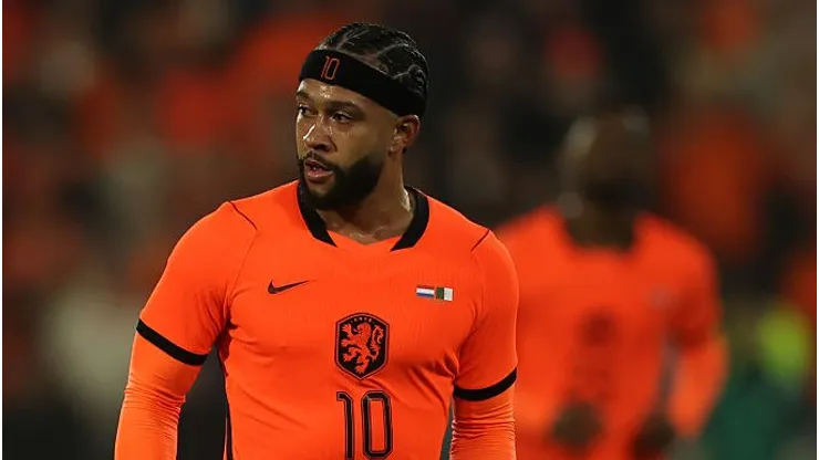 Memphis Depay, da seleção dos Países Baixos, em ação durante o amistoso internacional entre Países Baixos e Argélia. (Photo by Dean Mouhtaropoulos/Getty Images)