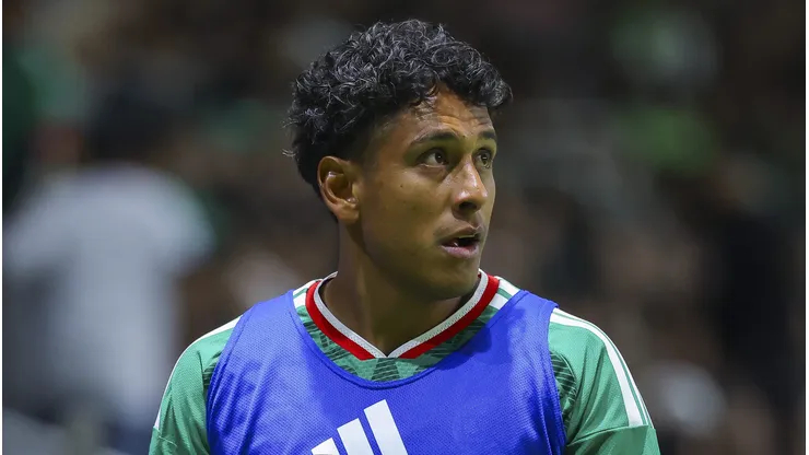 Luis Romo virou assunto após a classificação do México.