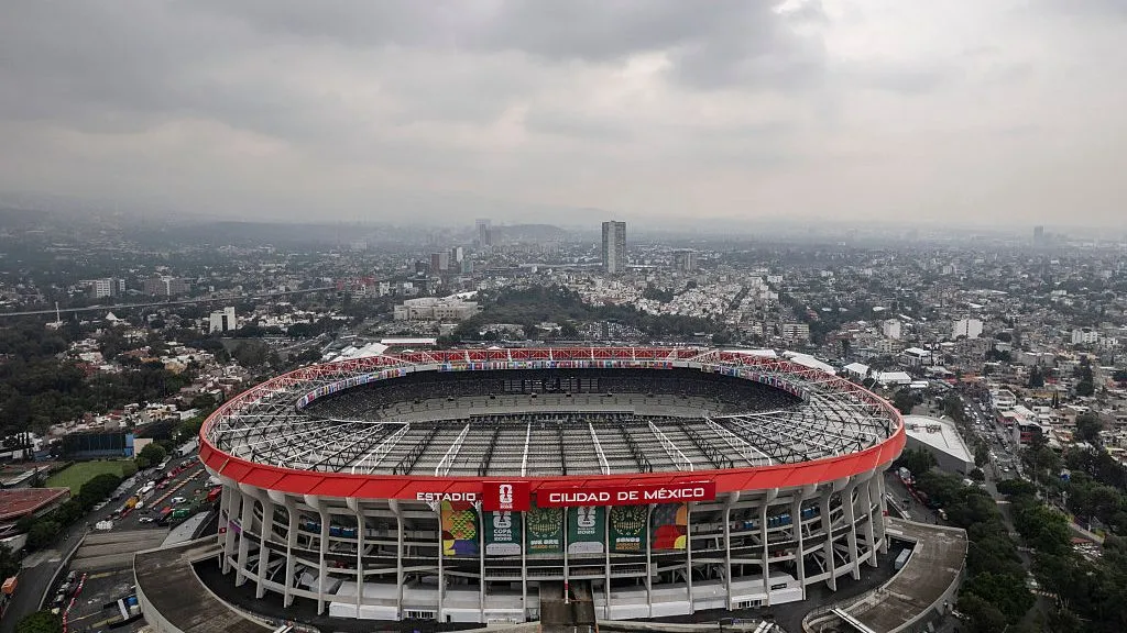Azteca pronto para a Copa e as nuvens carregadas dão sinais de chuva –  (Photo by Cristopher Rogel Blanquet/Getty Images)