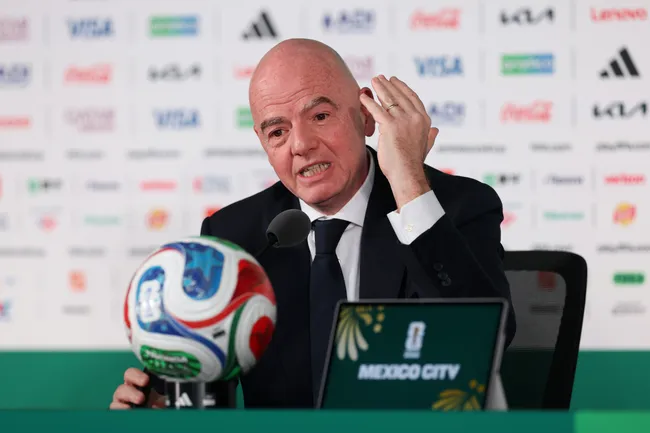 Infantino lamenta corte de árbitro da Somália. Foto: Carl Recine/Getty Images.