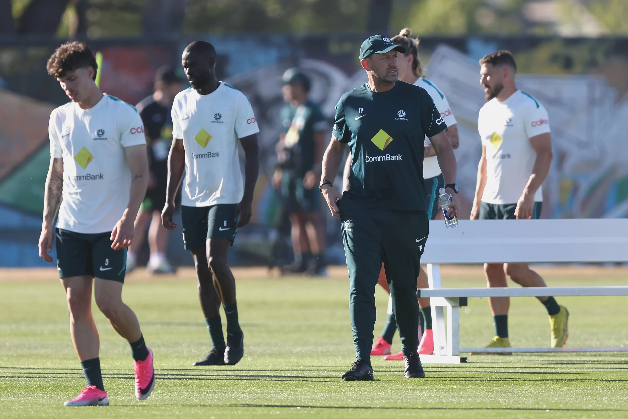 Técnico Tony Popovic, da Austrália, acompanha uma sessão de treinamento antes da Copa do Mundo FIFA 2026. (Photo by Lachlan Cunningham/Getty Images)